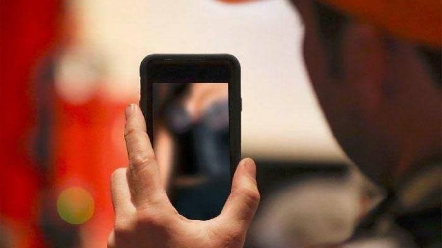 podiumnews.com-Viral Bule Wanita Nyeberang Jalan Sambil Bugil